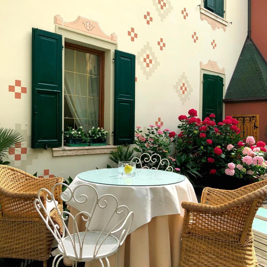 Sembenini Palace Riva del Garda Exterior photo