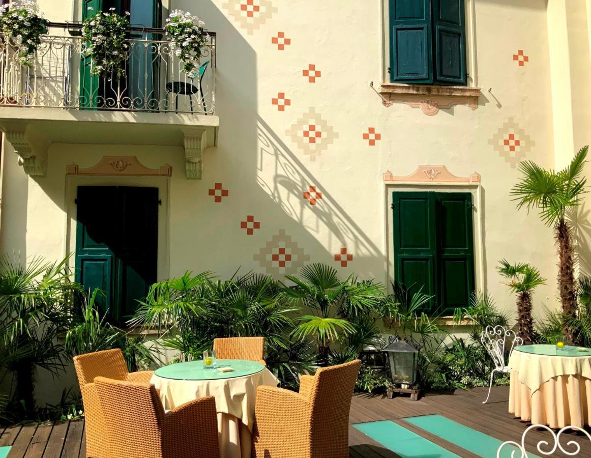 Sembenini Palace Riva del Garda Exterior photo