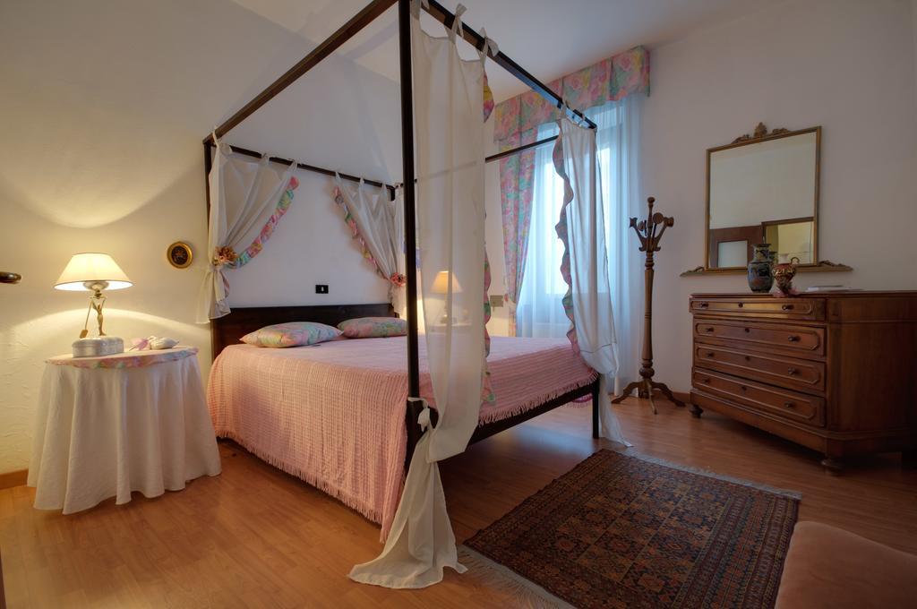 Sembenini Palace Riva del Garda Room photo